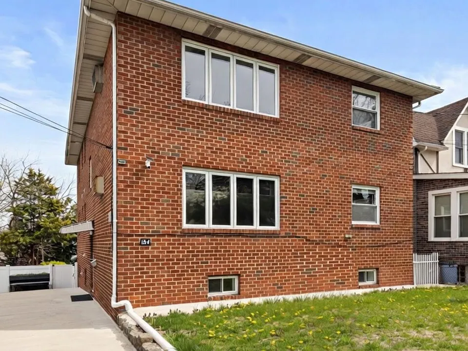184 Central Ln #2