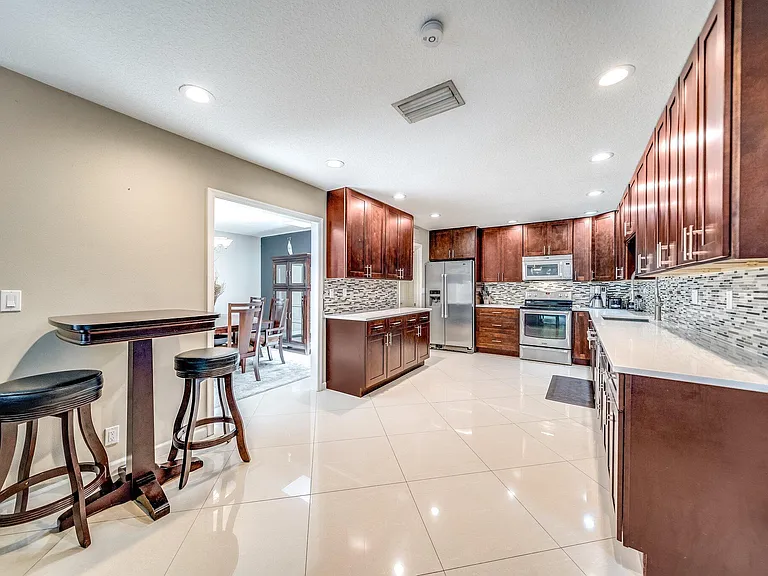 574 Juniper Pl — Photo 25