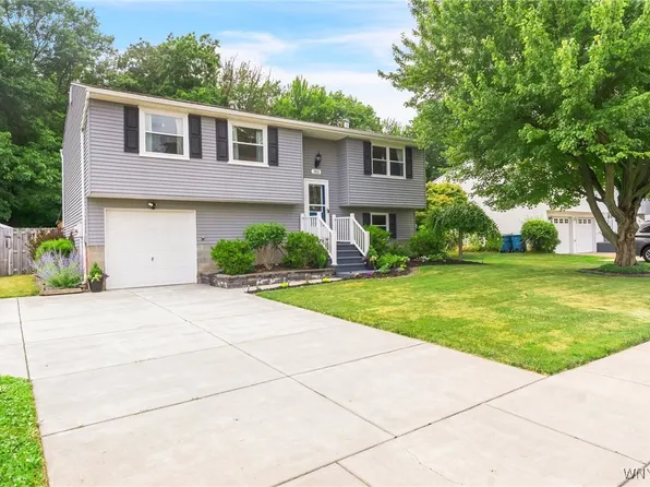 7052 Waring Cir, Derby, NY 14047