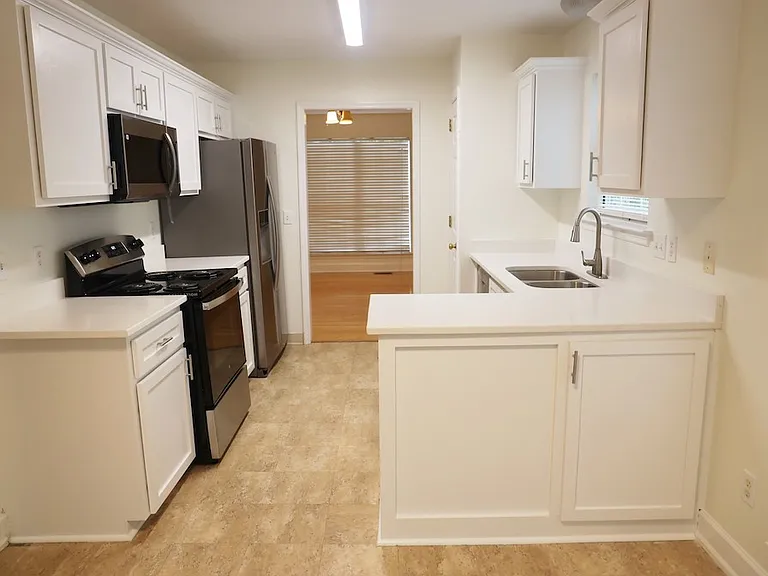 1406 Clairmonte Cir — Photo 6