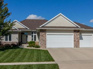 860 Hemlock Ct, Robins, IA 52328