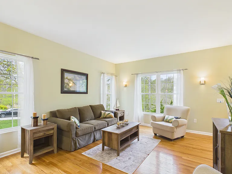 23 Beechwood Hollow St — Photo 9