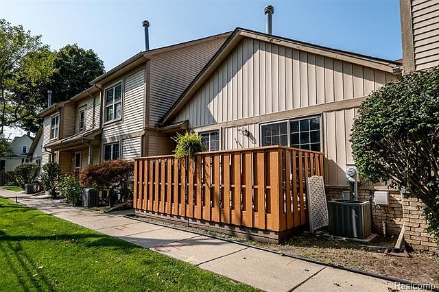 1st image of 517 Maria Dr