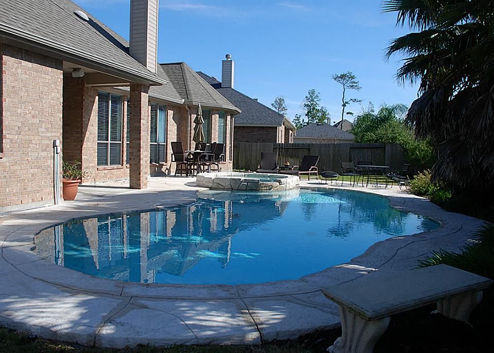 Heated Pool!!