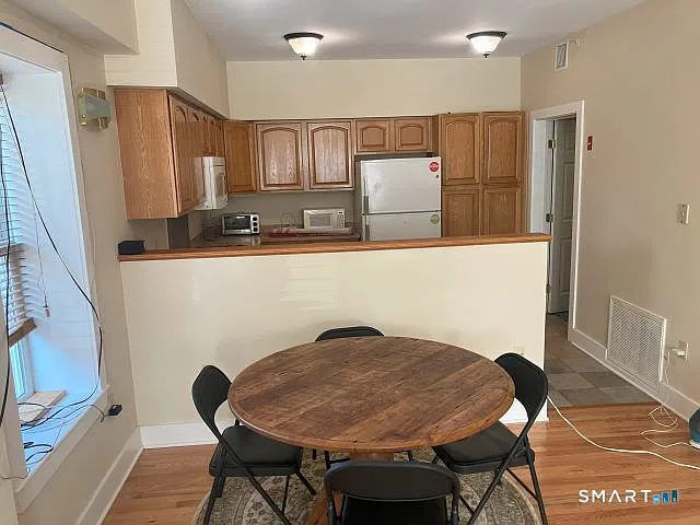 2 bed, 1.0 bath, 986 sqft, $1,900 — Photo 3
