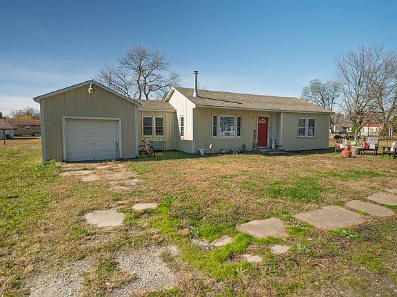 2nd image of 157 S Springfield St