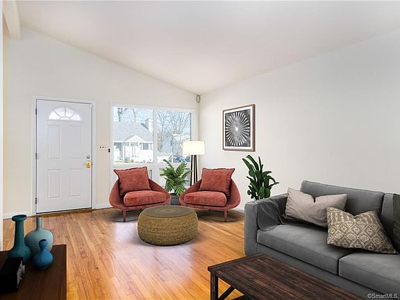 4th image of 86 Dunn Ave