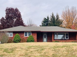 206 W Gilman Rd, Lansing, KS 66043