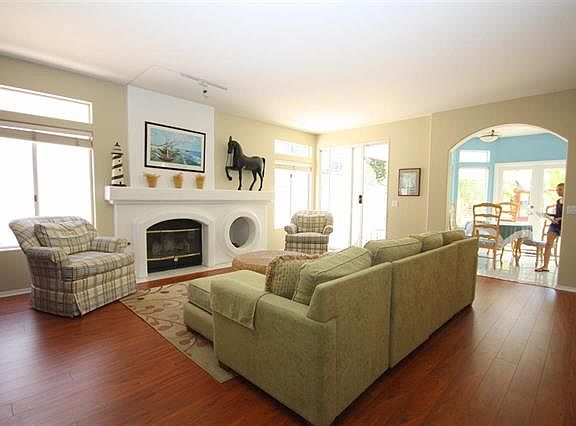 3rd image of 4919 Amador Dr