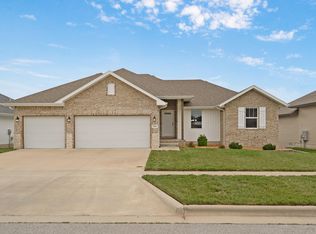 1926 S Lullwood Ave, Springfield, MO 65802