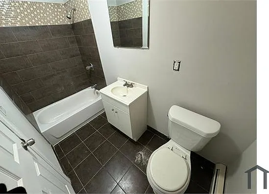 11 Rose Ave #1 — Photo 5