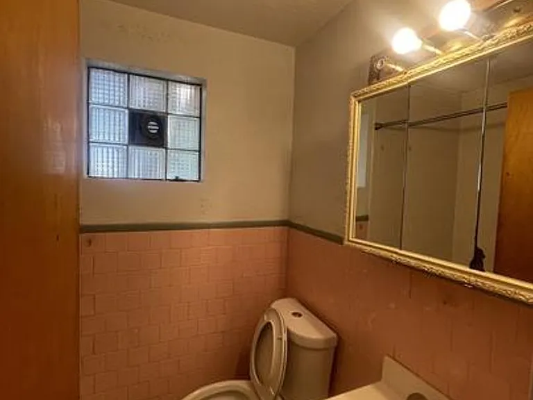781 Oxford Dr — Photo 16