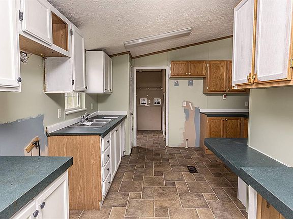 2nd image of 128 Fox Farm Trl SE