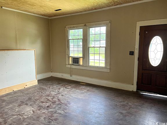 4th image of 107 W Baptist St.