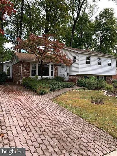 5 bed, 3.0 bath, 2212 sqft, $3,200 — Photo 2
