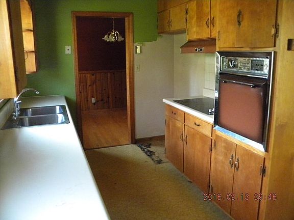 2nd image of 420 Maplewood Dr