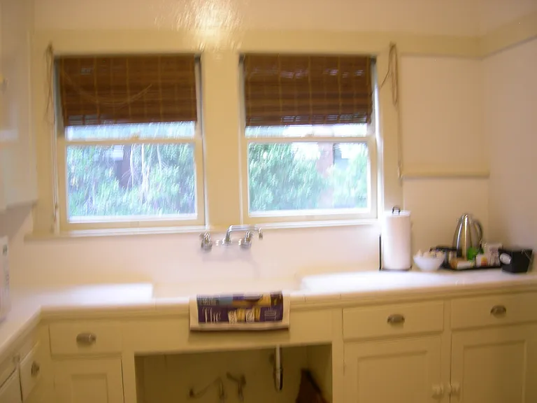 California Apartments — Photo 16