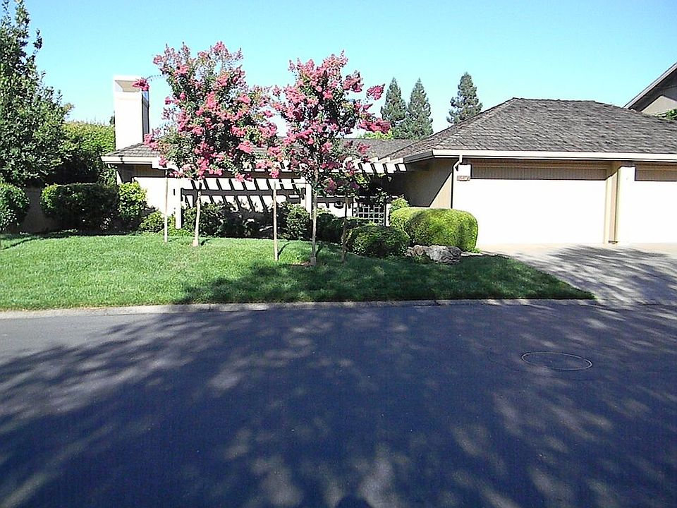 1st image of 11490 Huntington Village Ln