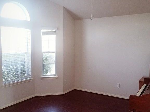 4th image of 2503 Verano Dr