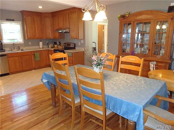 4th image of 33 Montauk St