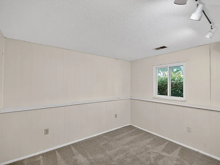 3388 Chelsea Dr — Photo 13