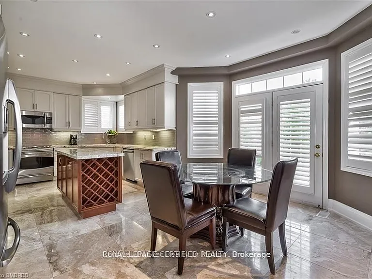 2499 Highmount Cres — Photo 17