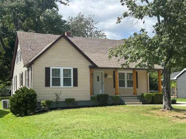 2321 Perkins Dr, Poplar Bluff, MO 63901