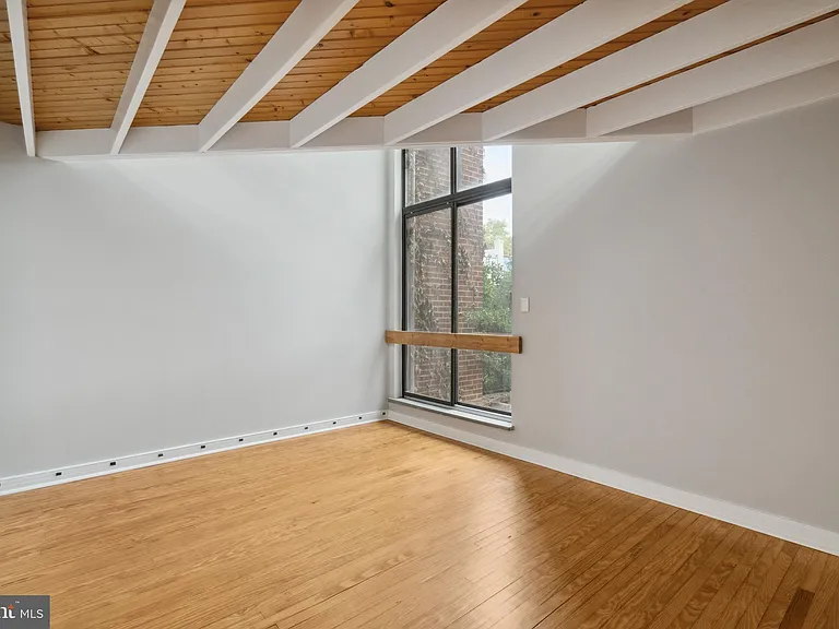 712 Addison St — Photo 8
