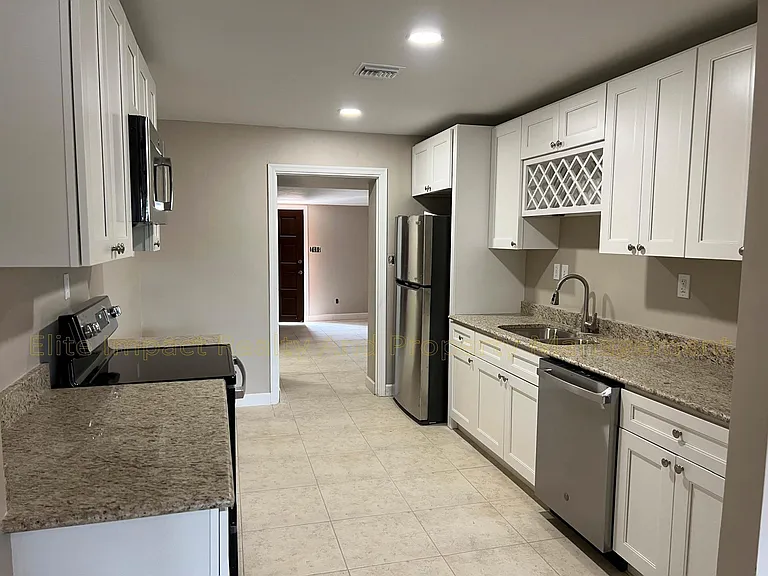 2637 N Wilson Ave — Photo 4