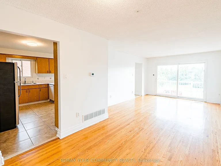 20 Terra Rd #UPPER — Photo 12
