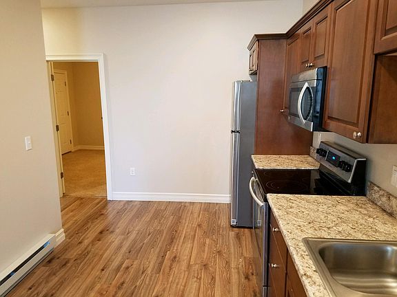 4th image of 405 Ashmun St #B