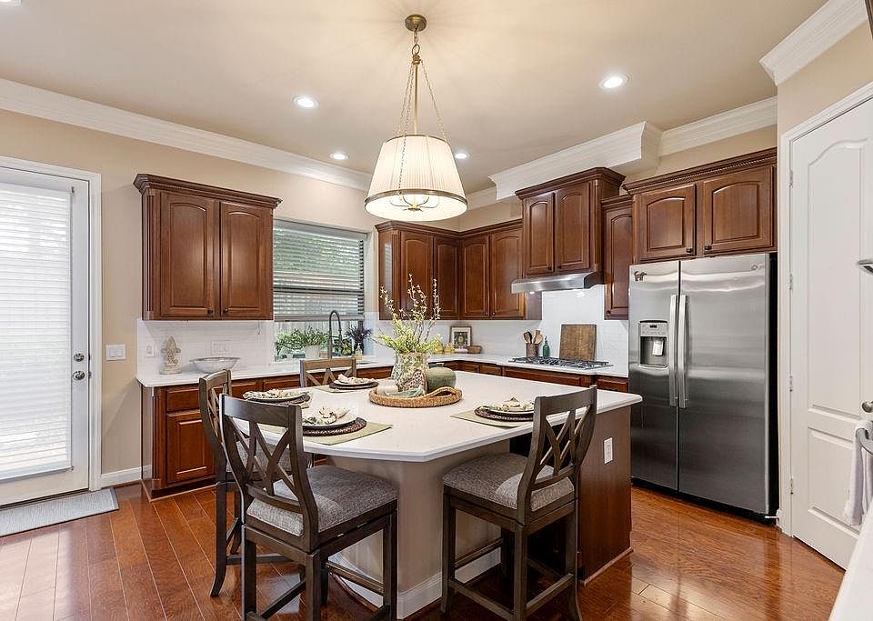 1st image of 82 Mill Point Pl