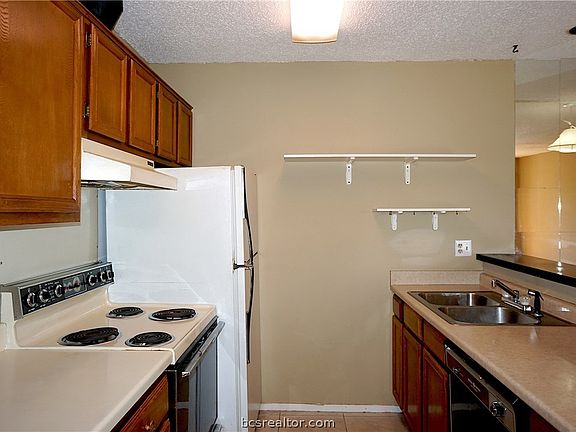 4th image of 1901 Holleman Dr W APT 308