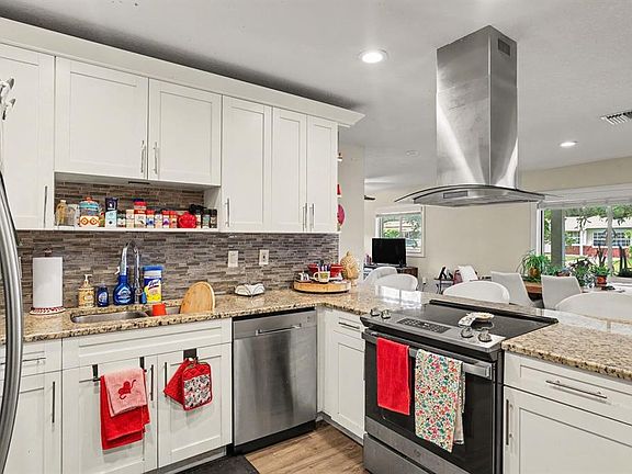 3rd image of 2117 MARY SUE STREET