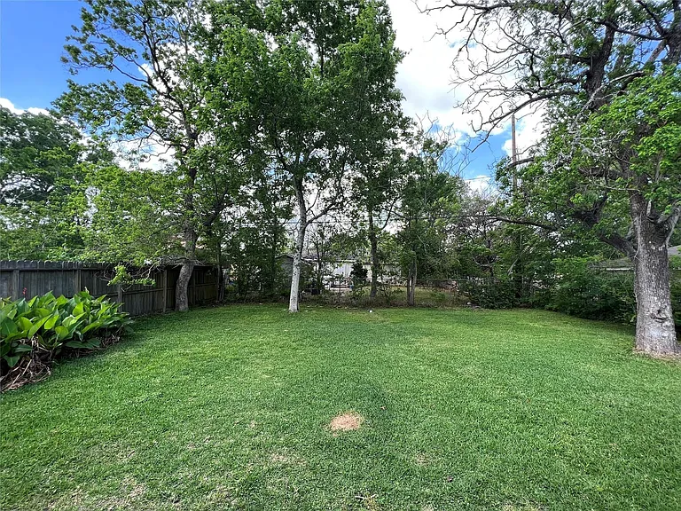 4623 Perry St — Photo 9