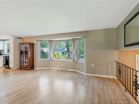 5th image of 211 Donlin Dr