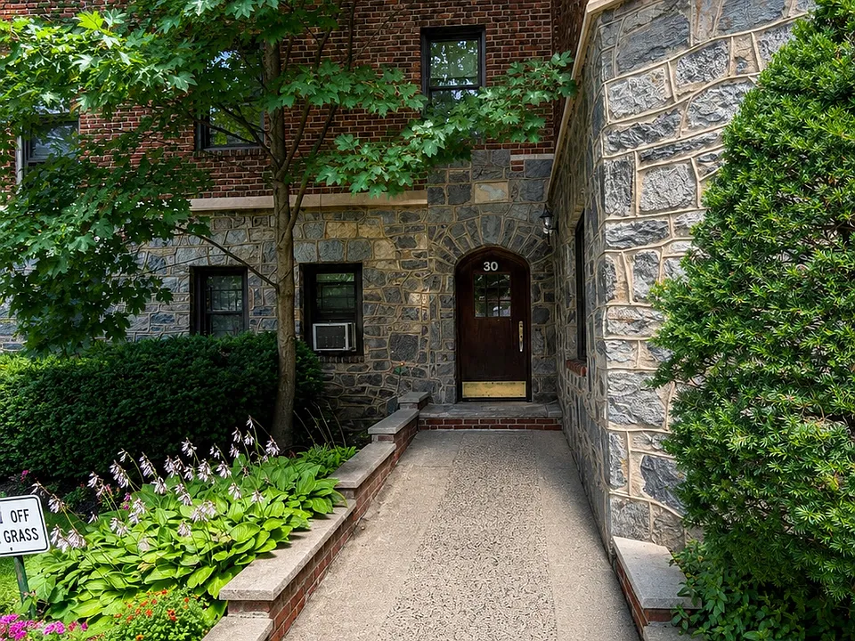 30 Maple Ave #2I