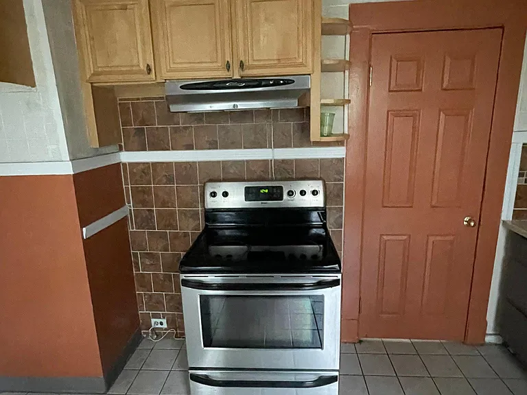 Kitchen flat top oven stove