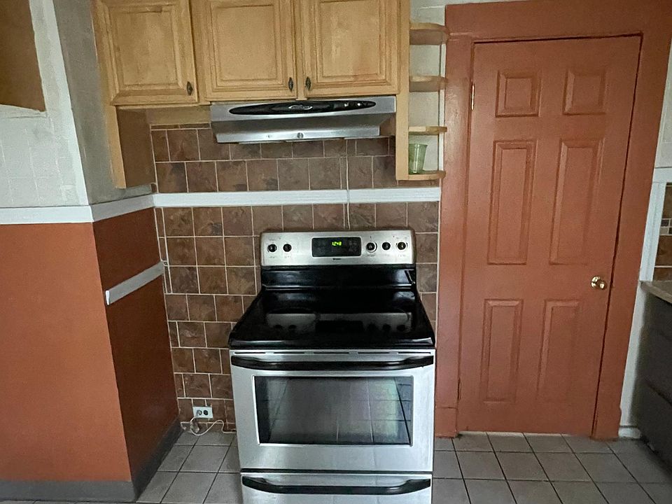 Kitchen flat top oven stove