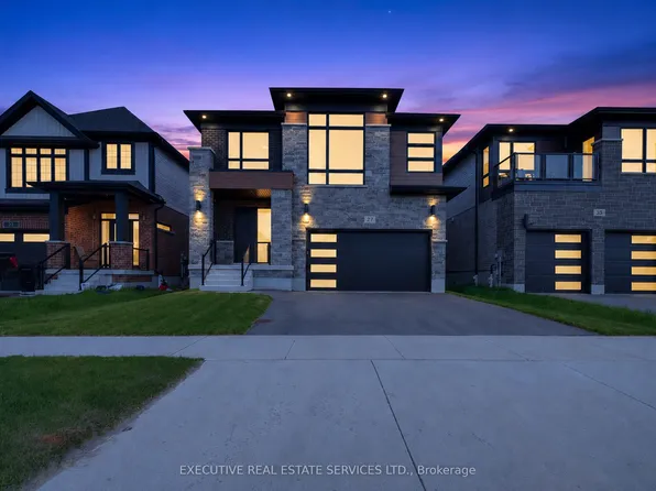 27 Jacob Detweiller Dr, Kitchener, ON N2P 0K7