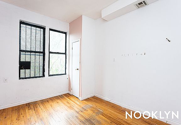 4th image of 183 Stanhope St APT 1L