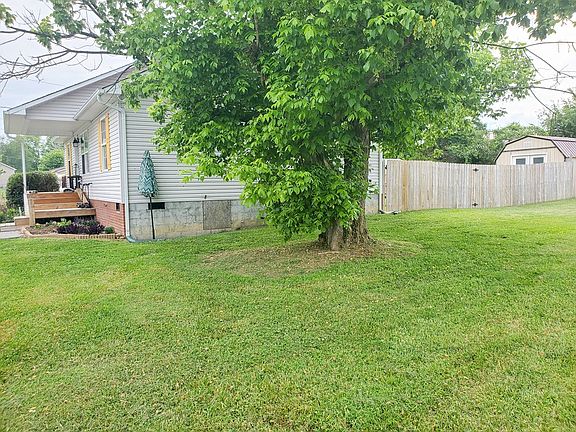 4th image of 1033 Barker Dr