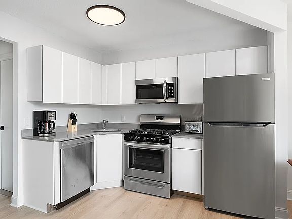 3rd image of 1964 1st Ave APT 4T