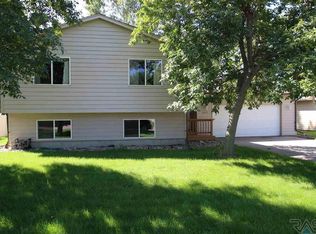 205 Mary Ln, Hartford, SD 57033