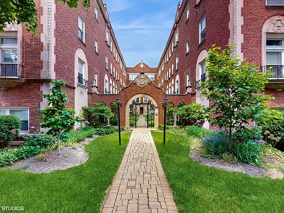 2nd image of 1546 W Sherwin Ave APT 2N