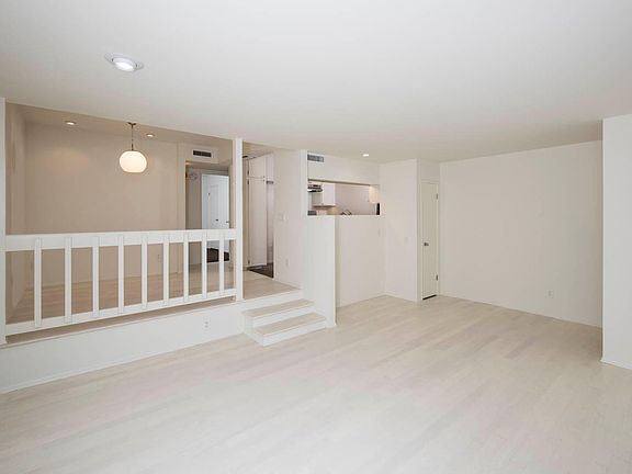 4th image of 4111 Tujunga Ave #13