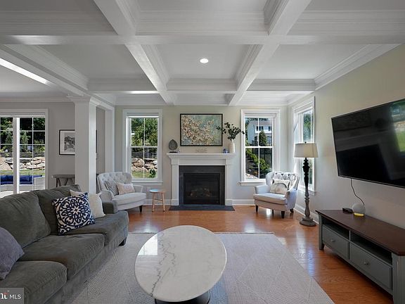 4th image of 122 Sebastian Ln