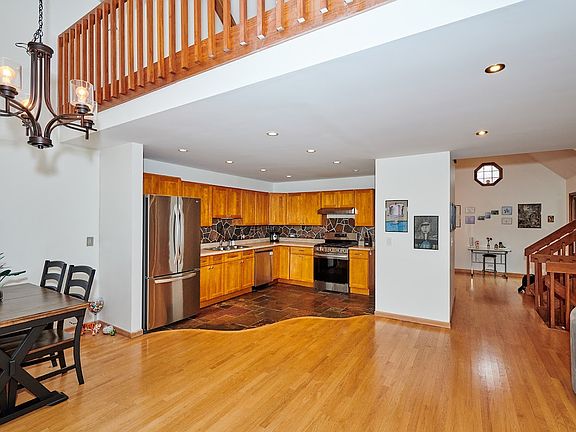 4th image of 804 Country Ln #804