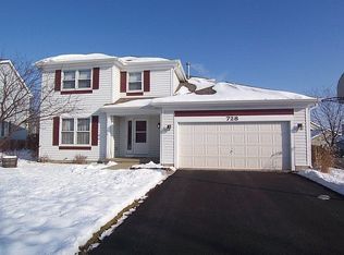 728 Laguna Rd, Crystal Lake, IL 60014