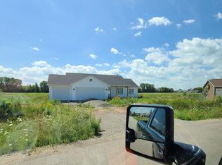 5327 Pasture Ln, Omro, WI 54963